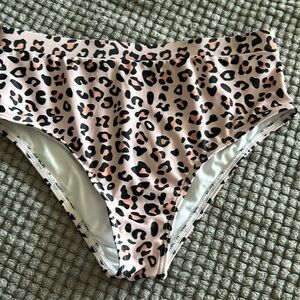 Women’s NWOT Pink Lily Bottoms Never Worn Excellent Condition Size L
